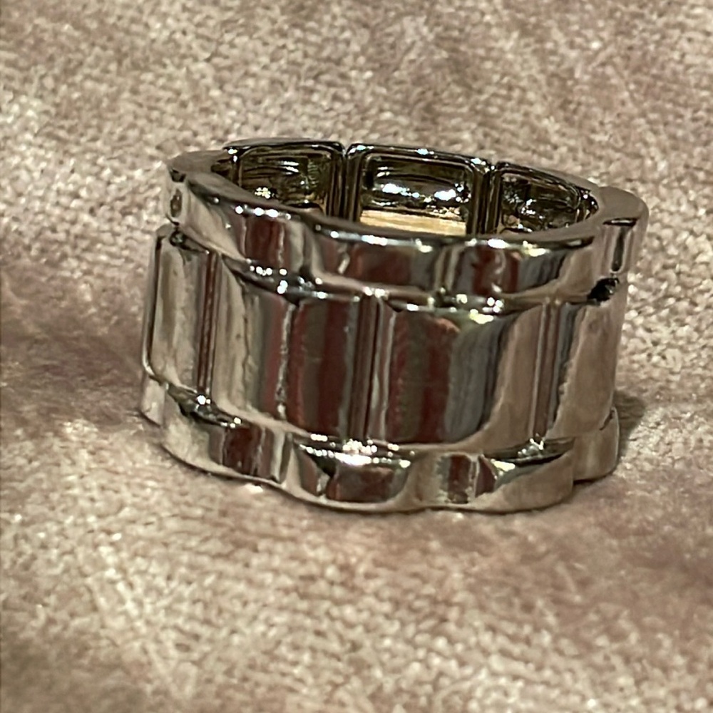 Silver Cigar Band Scalloped Style size 10-11 stretch